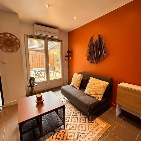 Les Logis Du Petit * لا تاسْتْ دو بوك